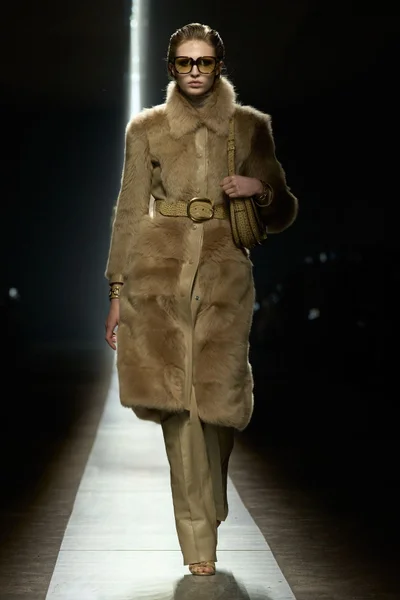 Look 13